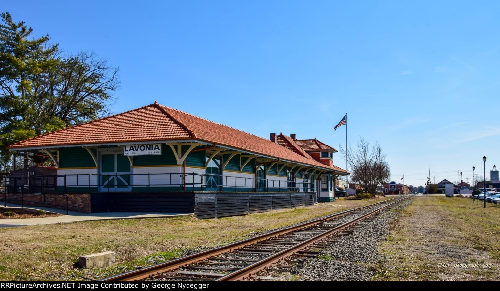 Station near the Shops of HRT downtown
